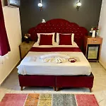 La Maison Bleue 3*