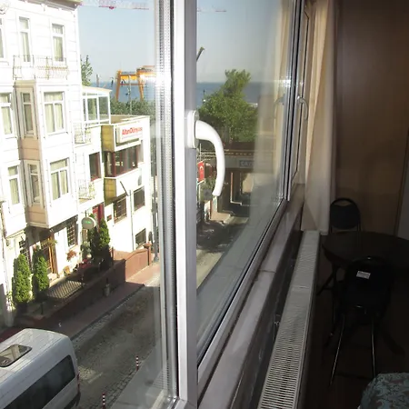 Hotel La Maison Bleue 3*