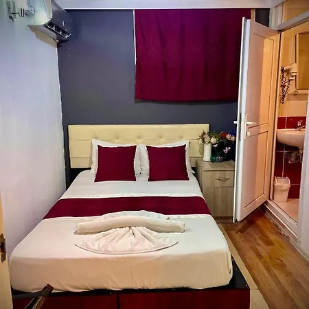 Ξενοδοχείο La Maison Bleue 3*