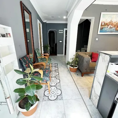 La Maison Bleue 3*