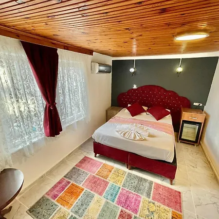 La Maison Bleue 3*