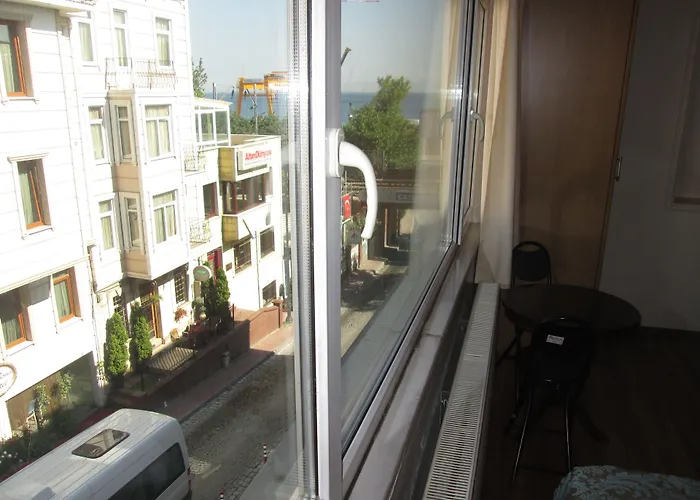 Hotel La Maison Bleue 3*