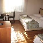 فندق La Maison Bleue 3*