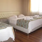 La Maison Bleue فندق