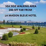 Hotel La Maison Bleue