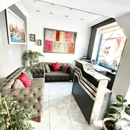 ホテル La Maison Bleue 3*