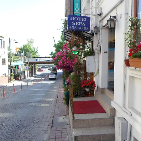La Maison Bleue 3*